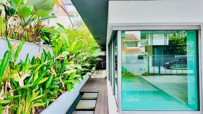 For Sale - LH999 Modern SemiD With Basement & Pool! 1Km To Henry Park Pri!