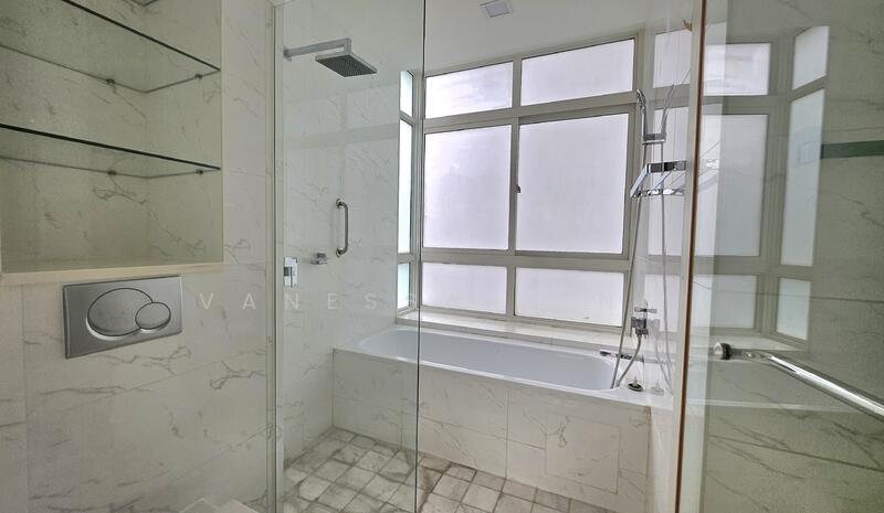 Master Bedroom Toilet