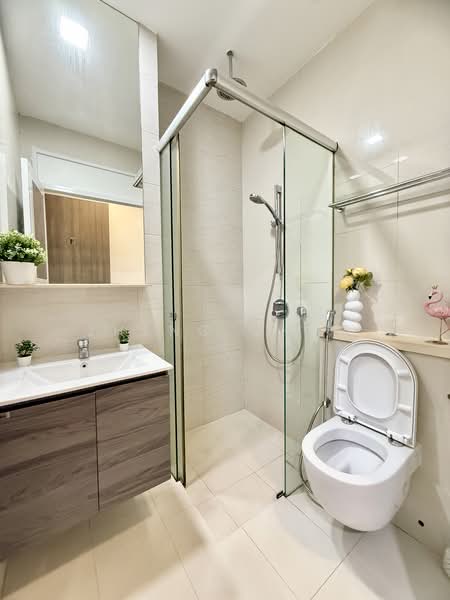 8 Farrer Suites, 8 Sing Joo Walk, Room Rental, 190 sqft, Apartment For Rent, by Zheng Chao, 60197277 - Bathroom - PropertyGuru.com.sg