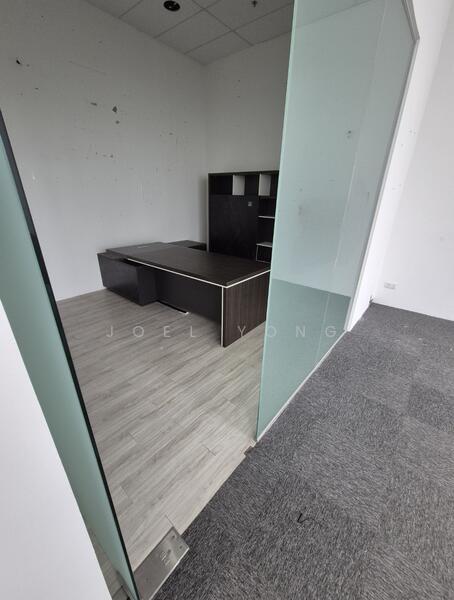 fitted window unit @ hougang!, own door unit has rooms & remote aircons!, 1,700 sqft, Light Industrial (B1) For Rent, by Joel Yong, 60197415 - CommercialGuru.com.sg