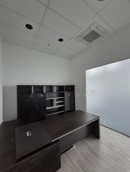 fitted window unit @ hougang!, own door unit has rooms & remote aircons!, 1,700 sqft, Light Industrial (B1) For Rent, by Joel Yong, 60197415 - CommercialGuru.com.sg