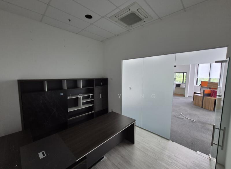 fitted window unit @ hougang!, own door unit has rooms & remote aircons!, 1,700 sqft, Light Industrial (B1) For Rent, by Joel Yong, 60197415 - CommercialGuru.com.sg