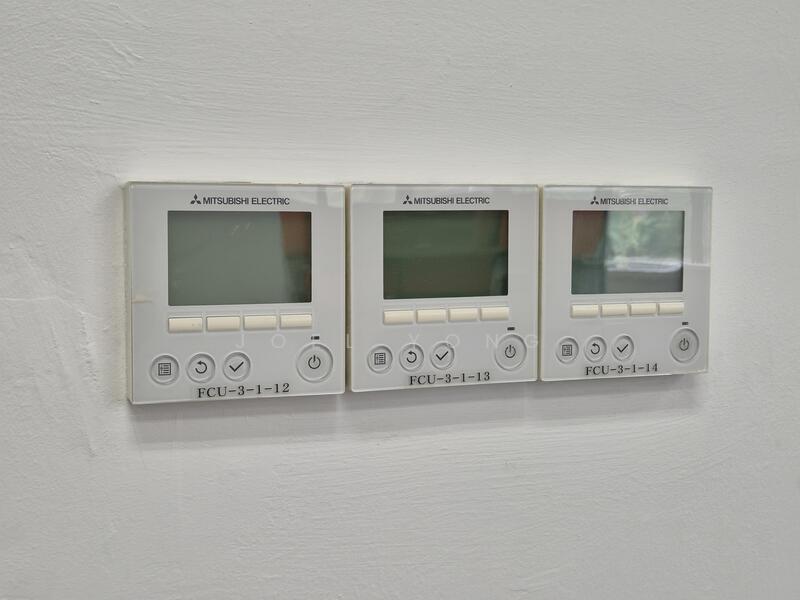 fitted window unit @ hougang!, own door unit has rooms & remote aircons!, 1,700 sqft, Light Industrial (B1) For Rent, by Joel Yong, 60197415 - CommercialGuru.com.sg