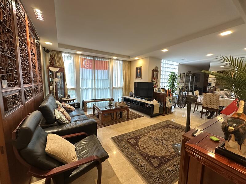 Spacious living room 