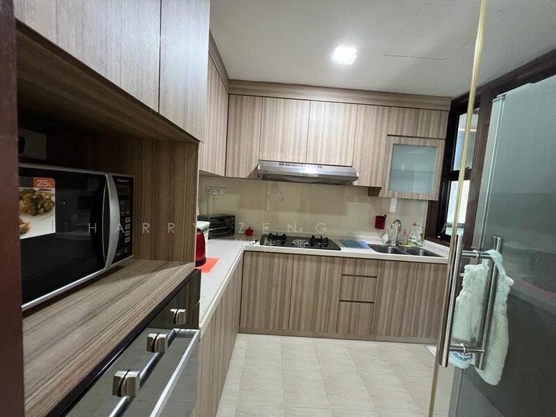 Spacious enclose kitchen