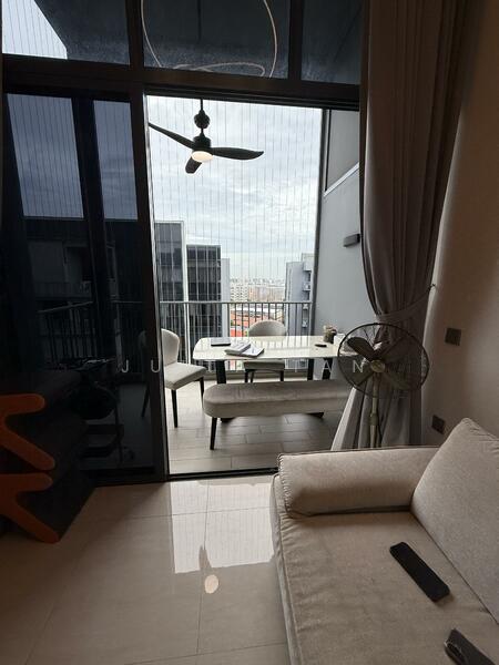 Living Room n balcony