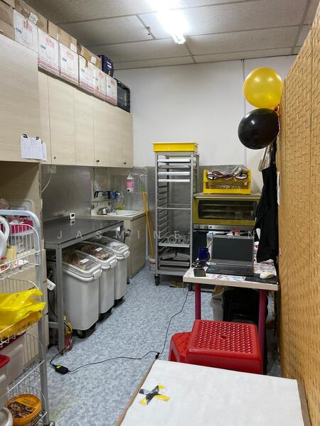 Lucky Plaza, 304 Orchard Road, 312 sqft, Mall Shop For Sale, by Jasmine Tan, 60198141 - Kitchen - CommercialGuru.com.sg