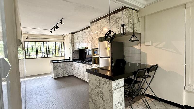 For Sale - 110 Jurong East Street 13