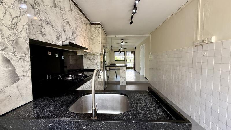 For Sale - 110 Jurong East Street 13