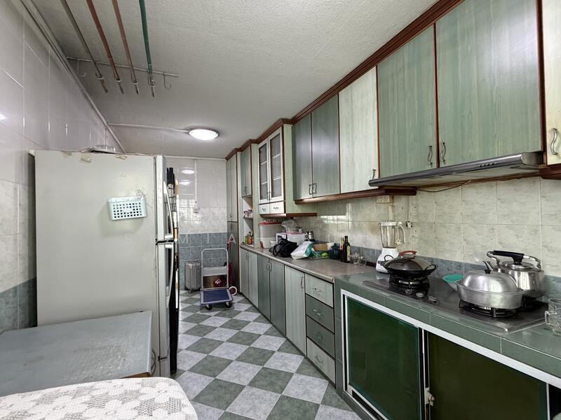 Kitchen witj kitchen cabinet