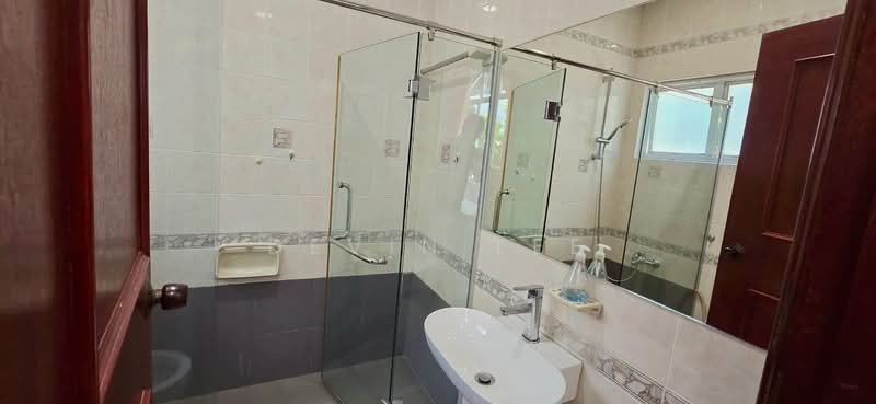 100 TOH YI DRIVE, Toh Yi Drive, Room Rental, 150 sqft, Detached House For Rent, by Devin Lee, 60198790 - Bathroom - PropertyGuru.com.sg