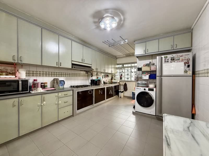 185 Pasir Ris Street 11 HDB Flat For Sale at S$ 740,000 | PropertyGuru Singapore - Kitchen