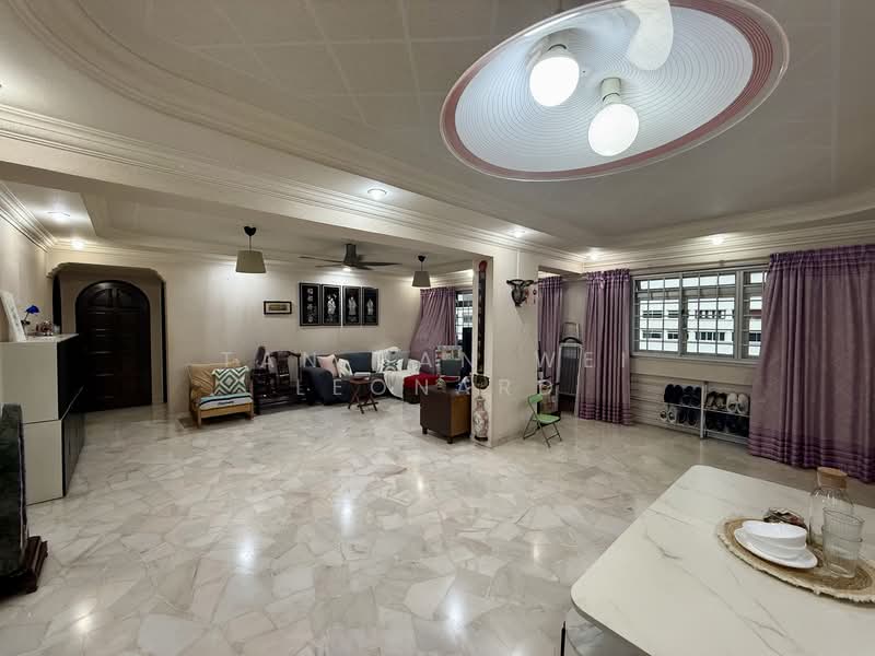 185 Pasir Ris Street 11 HDB Flat For Sale at S$ 740,000 | PropertyGuru Singapore - Living / Dining Area