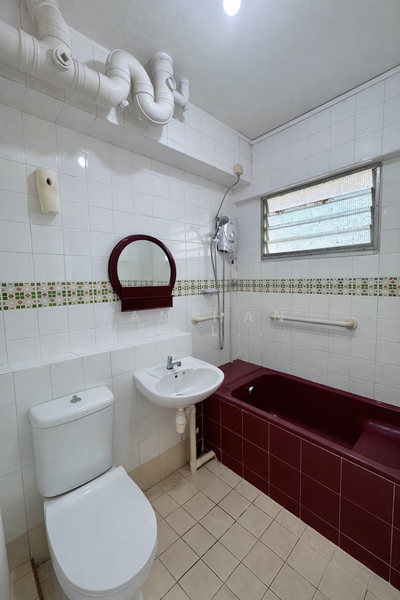 185 Pasir Ris Street 11 HDB Flat For Sale at S$ 740,000 | PropertyGuru Singapore - Master Bathroom
