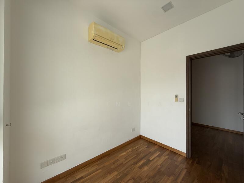 Study / Walk-in Wardrobe (Master)