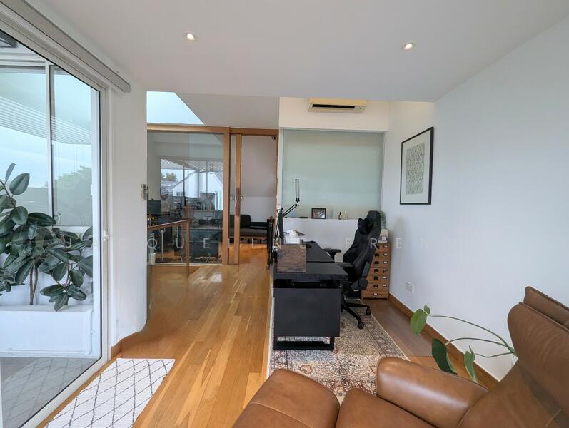 Room 4 / Office / Family Area