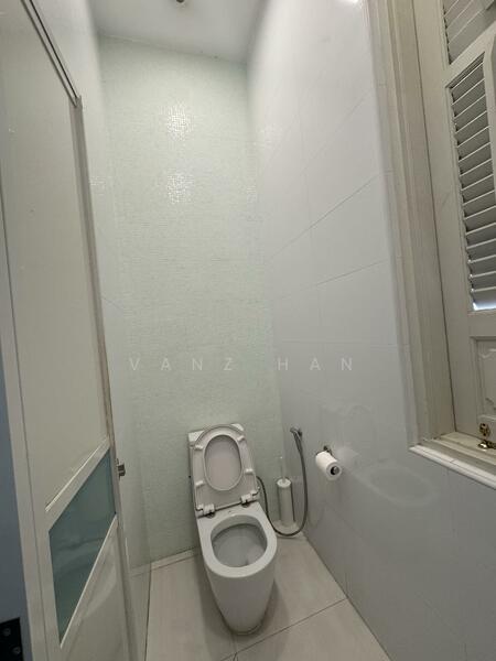 61 tras street, Tras street, 1,730 sqft, Other Retail For Rent, by Vanz Han, 60199882 - Bathroom - CommercialGuru.com.sg