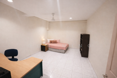 For Rent - Huge Room, Private Entrance, Walk to S’goon Gardens Shops