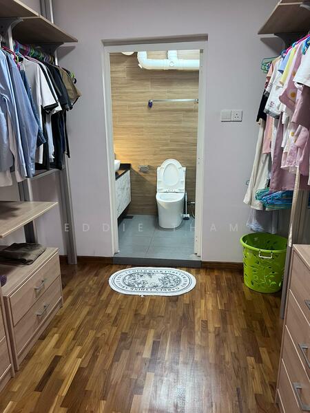 Master Bedroom Walk in Wardrobe