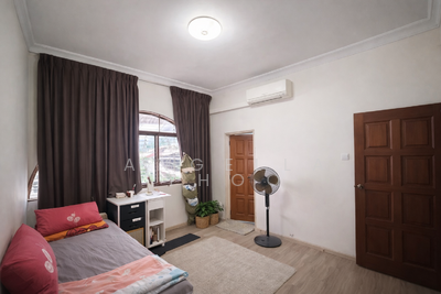 For Rent - Robey Crescent Master Bedroom for Rent