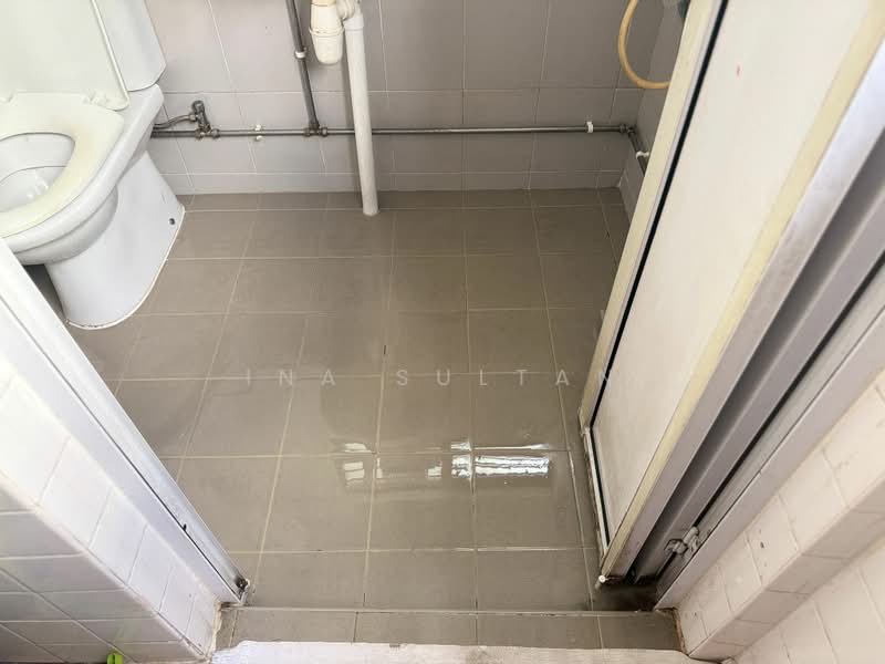 330 Ubi Avenue 1, 330 Ubi Avenue 1, Room Rental, 100 sqft, HDB Flat For Rent, by Ina Sultan, 60200380 - Bathroom - PropertyGuru.com.sg