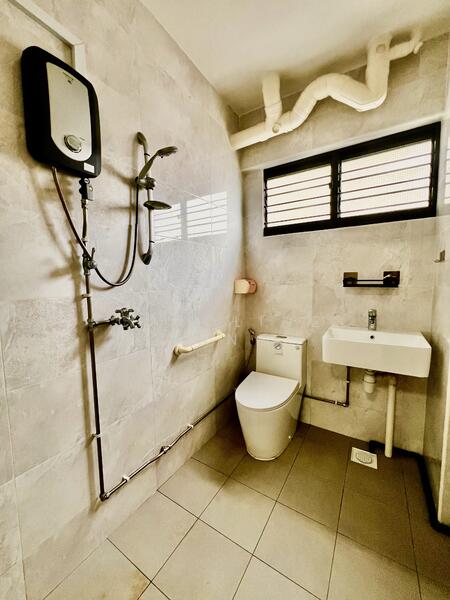 Master bedroom bathroom 