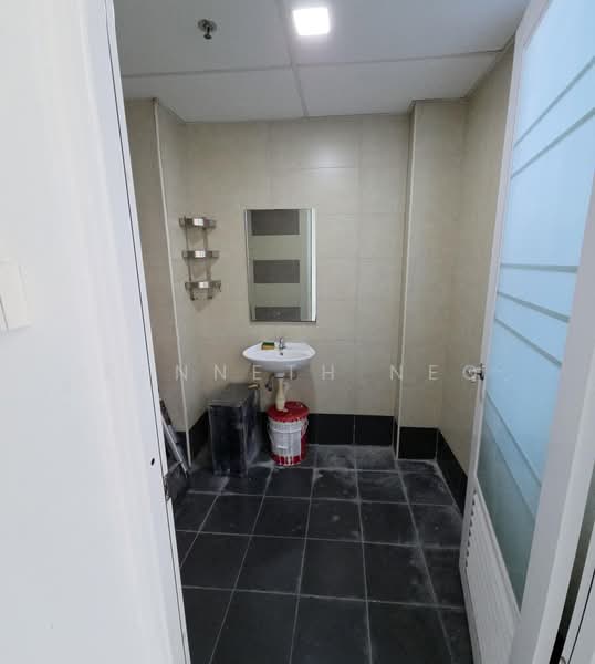 Midview City, 30 Sin Ming Lane, 1,496 sqft, Light Industrial (B1) For Sale, by Kenneth Neo, 60201372 - Bathroom - CommercialGuru.com.sg