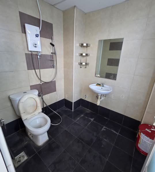 Midview City, 30 Sin Ming Lane, 1,496 sqft, Light Industrial (B1) For Sale, by Kenneth Neo, 60201372 - Bathroom - CommercialGuru.com.sg