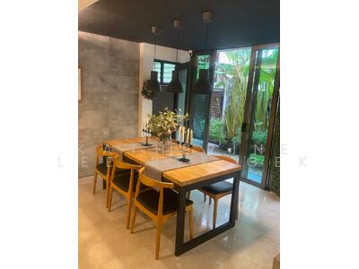 For Sale - ⭐️⭐️LANDED7772@ Renovated Semi Detached at Saraca Estate