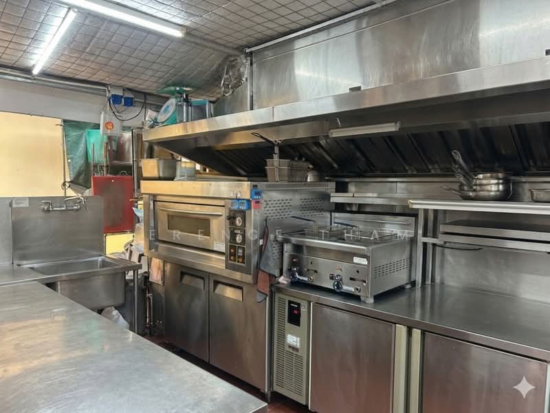 Makansutra Gluttons Bay, 8 Raffles Avenue, 140 sqft, Food & Beverage For Rent, by Terence Tham, 60201924 - Kitchen - CommercialGuru.com.sg