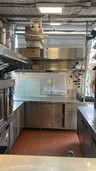 Makansutra Gluttons Bay, 8 Raffles Avenue, 140 sqft, Food & Beverage For Rent, by Terence Tham, 60201924 - Kitchen - CommercialGuru.com.sg