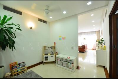 For Rent - Nassim Jade