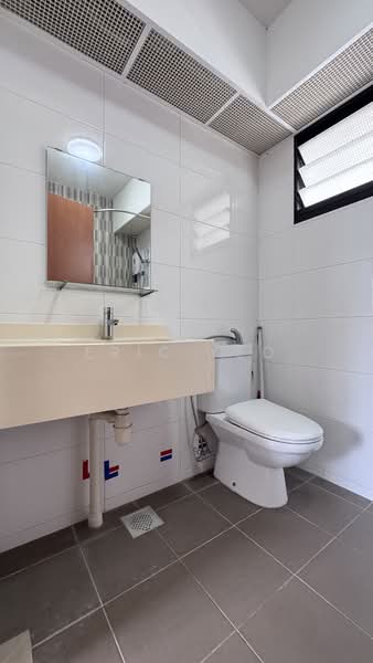 608A Tampines North Drive 1, 608A Tampines North Drive 1, 3 Bedrooms, 1,184 sqft, HDB Flat For Rent, by Eric Yeo, 60202231 - Bathroom - PropertyGuru.com.sg