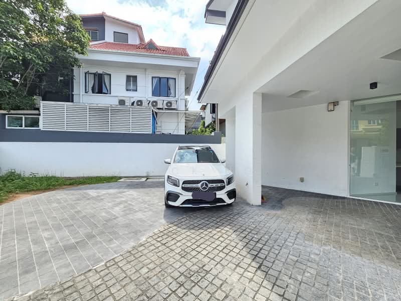 Serangoon Garden Estate, Berwick Drive, 4 Bedrooms, 3,866 sqft, Corner Terrace For Rent, by Jeck Ng, 60202291 - Car Porch for 3 Cars - PropertyGuru.com.sg