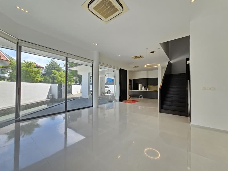 Serangoon Garden Estate, Berwick Drive, 4 Bedrooms, 3,866 sqft, Corner Terrace For Rent, by Jeck Ng, 60202291 - 1st Floor : Living Room - PropertyGuru.com.sg
