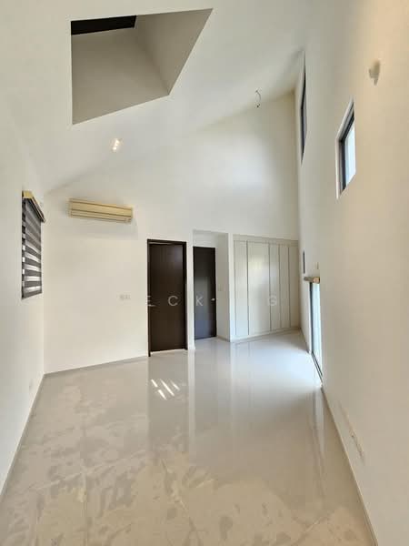 Serangoon Garden Estate, Berwick Drive, 4 Bedrooms, 3,866 sqft, Corner Terrace For Rent, by Jeck Ng, 60202291 - 2nd Floor : Bedroom 2 - PropertyGuru.com.sg
