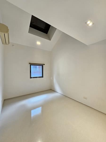 Serangoon Garden Estate, Berwick Drive, 4 Bedrooms, 3,866 sqft, Corner Terrace For Rent, by Jeck Ng, 60202291 - 2nd Floor : Bedroom 3 - PropertyGuru.com.sg