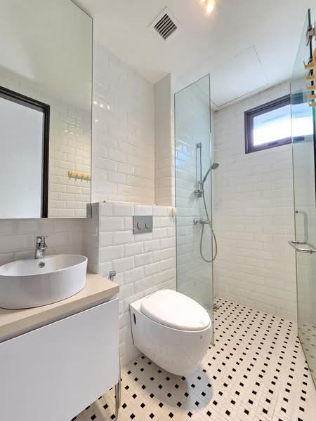 Serangoon Garden Estate, Berwick Drive, 4 Bedrooms, 3,866 sqft, Corner Terrace For Rent, by Jeck Ng, 60202291 - 2nd Floor : Bedroom 3 Bath - PropertyGuru.com.sg