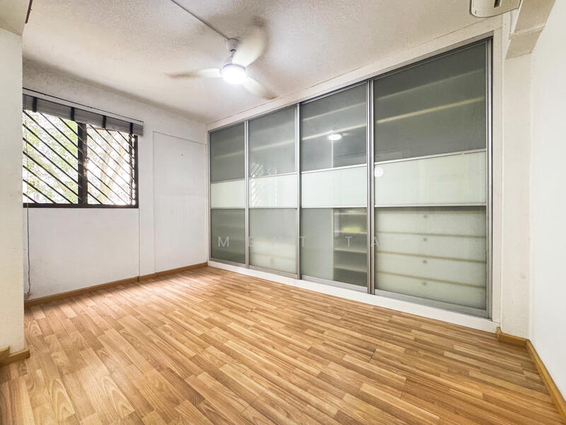 For Sale - 27 Dover Crescent