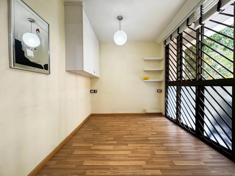 For Sale - 27 Dover Crescent