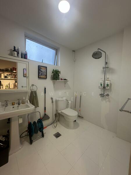 Bizhub 28, 28 Senang Crescent, 1,970 sqft, Light Industrial (B1) For Rent, by Lawrence Wee, 60202562 - Bathroom - CommercialGuru.com.sg