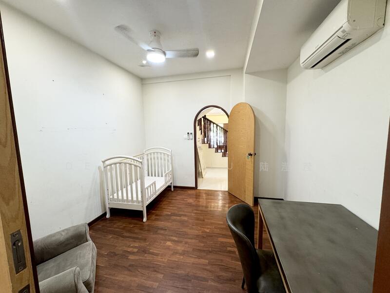 For Rent - 112B Sixth Avenue