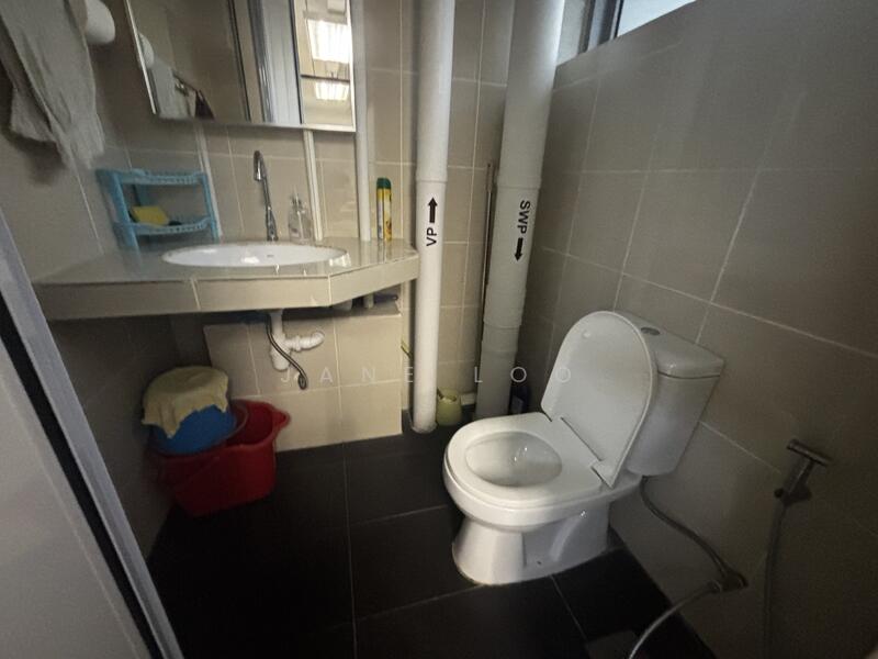 Mega@Woodlands, 39 Woodlands Close, 1,744 sqft, Light Industrial (B1) For Sale, by Jane Loo, 60202987 - Bathroom - CommercialGuru.com.sg