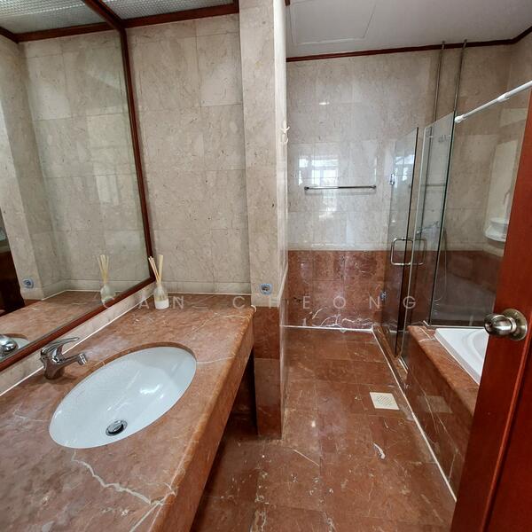 Master bedroom toilet