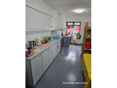 For Rent - 215 Ang Mo Kio Avenue 1