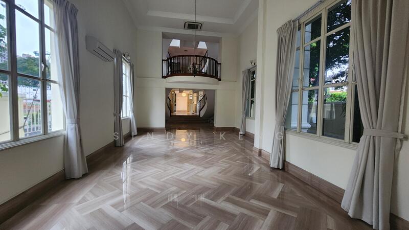 Grand living room High ceilings 