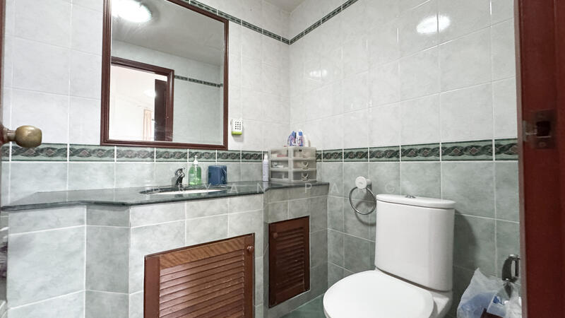 Master Bedroom Toilet