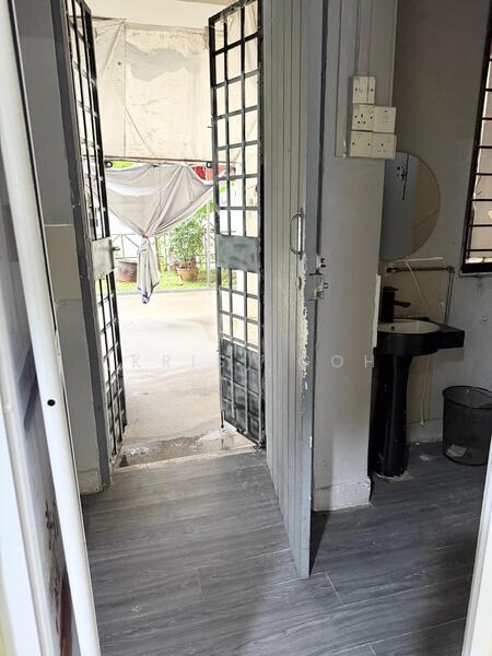 107 Jalan Bukit Merah, Jalan Bukit Merah, 600 sqft, Shop / Shophouse For Rent, by Kris Goh, 60204060 - Entrance - CommercialGuru.com.sg