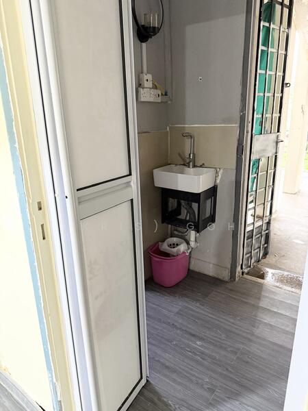 107 Jalan Bukit Merah, Jalan Bukit Merah, 600 sqft, Shop / Shophouse For Rent, by Kris Goh, 60204060 - Bathroom - CommercialGuru.com.sg