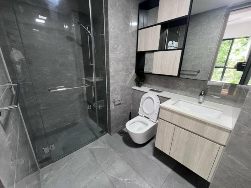 Master ensuite bathroom
